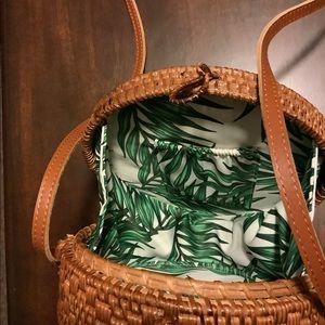 Straw circle crossbody bag